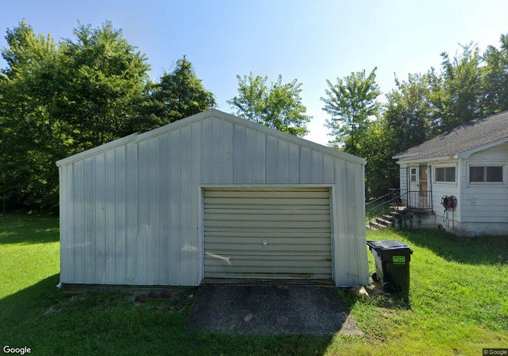 1228 W Barnett St, Harrisburg, IL 62946 - photo 1