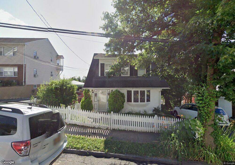 584 Bellevue Ave N, Yonkers, NY 10703 - photo 1