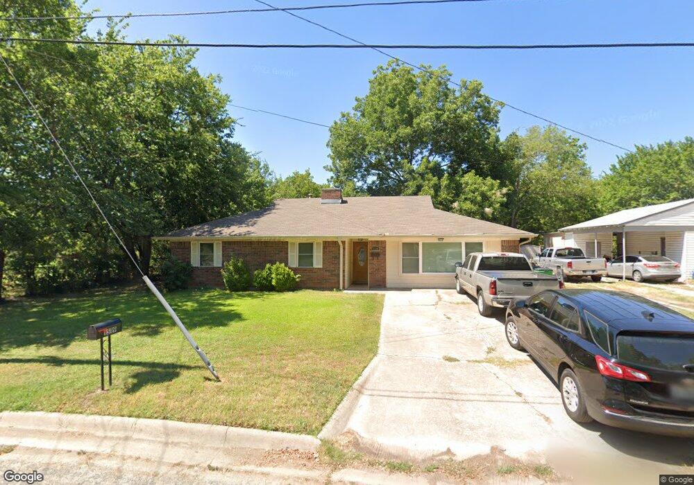 1519 E Pecan St, Gainesville, TX 76240 - photo 1