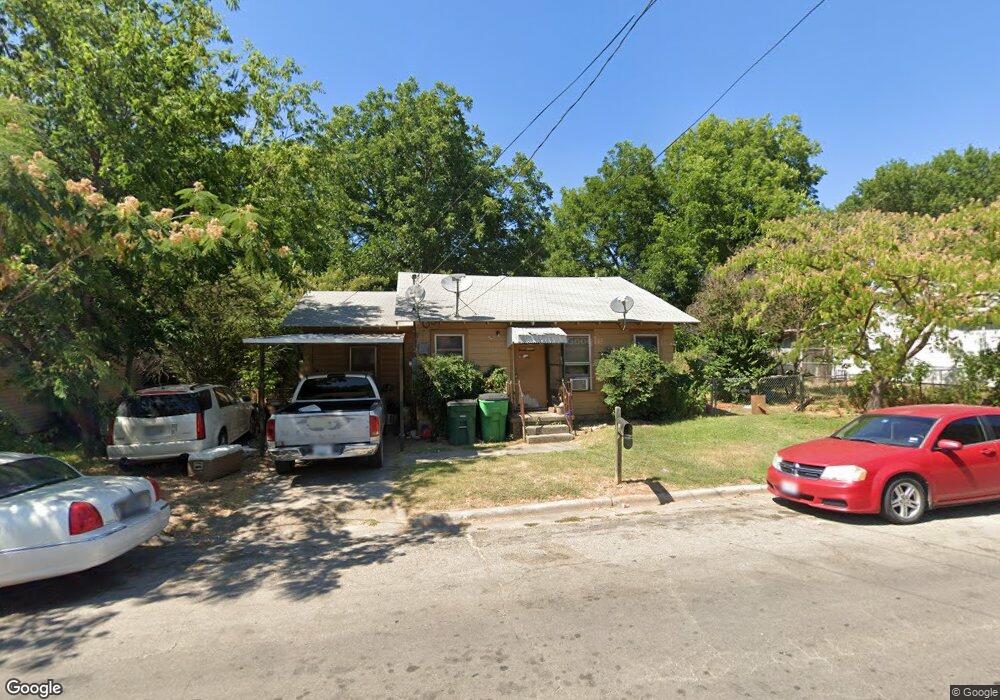 1023 Moss St, Gainesville, TX 76240 - photo 1