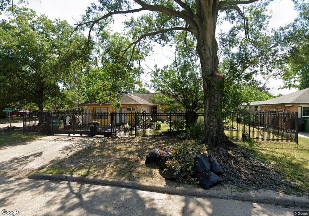 8622 Old Ledge Ln, Houston, TX 77088 - photo 1