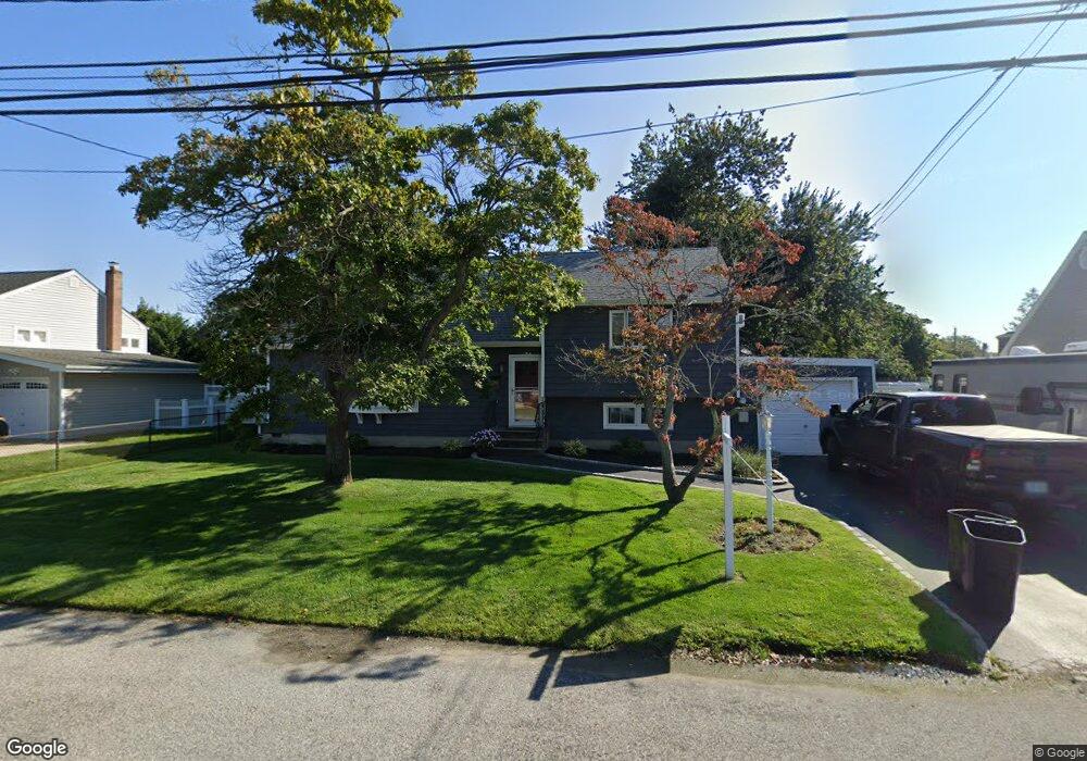 554 S 8th St, Lindenhurst, NY 11757 - photo 1