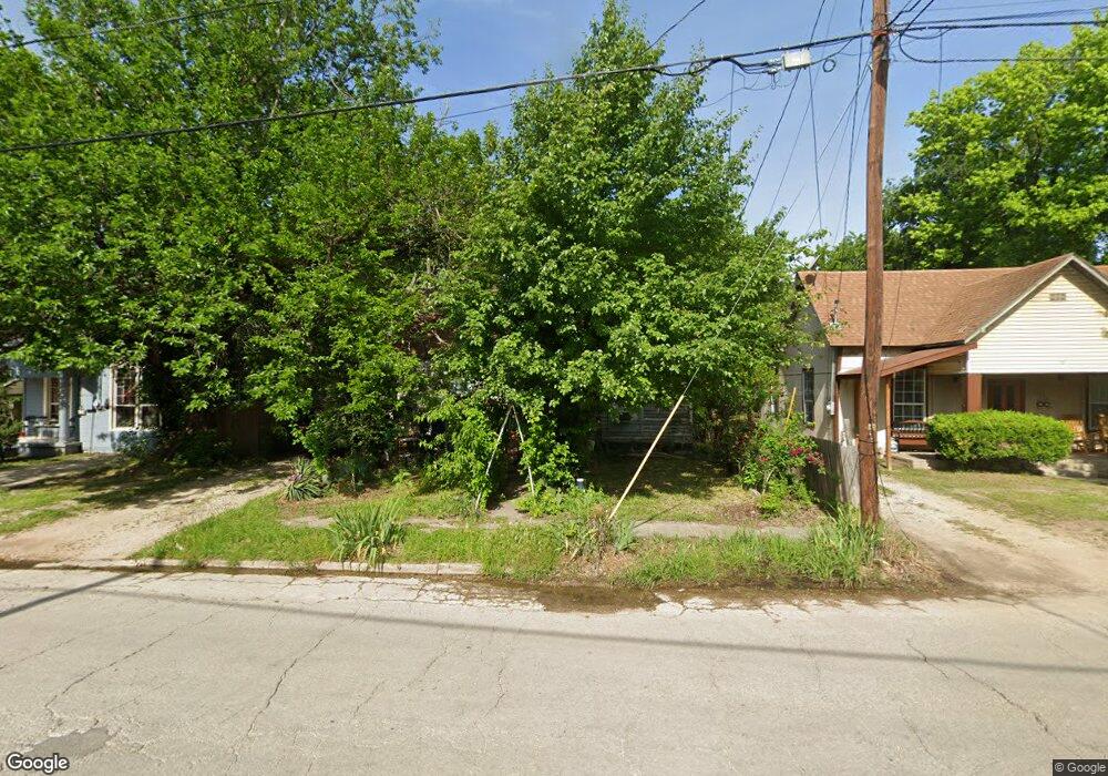 713 N Dixon St, Gainesville, TX 76240 - photo 1