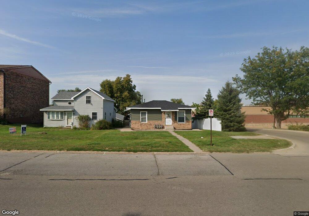 630 16th Ave SW, Cedar Rapids, IA 52404 - photo 1