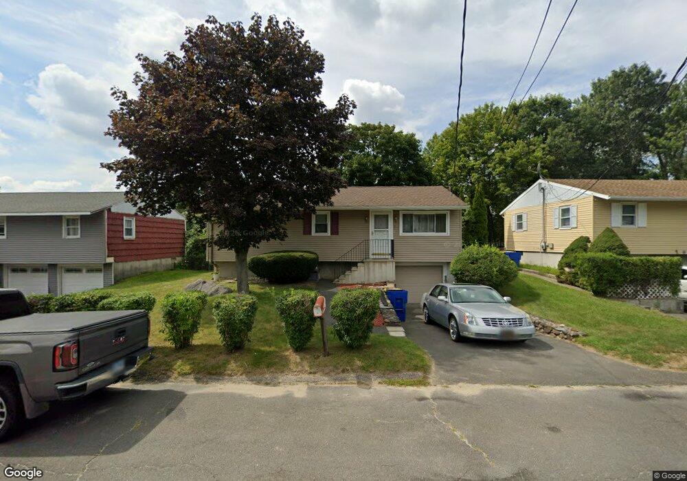 37 Fieldstream Dr, Waterbury, CT 06704 - photo 1