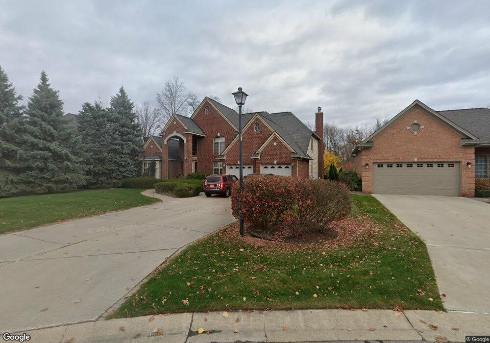 1294 Forest Bay Dr, Waterford, MI 48328 - photo 1