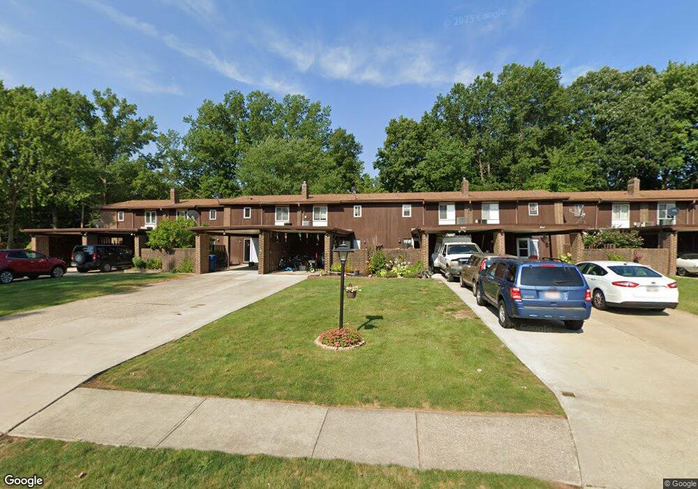 9498 Fernwood Dr unit 9498, Olmsted Falls, OH 44138 - photo 1