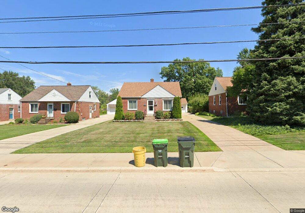 1911 Rockefeller Rd, Wickliffe, OH 44092 - photo 1