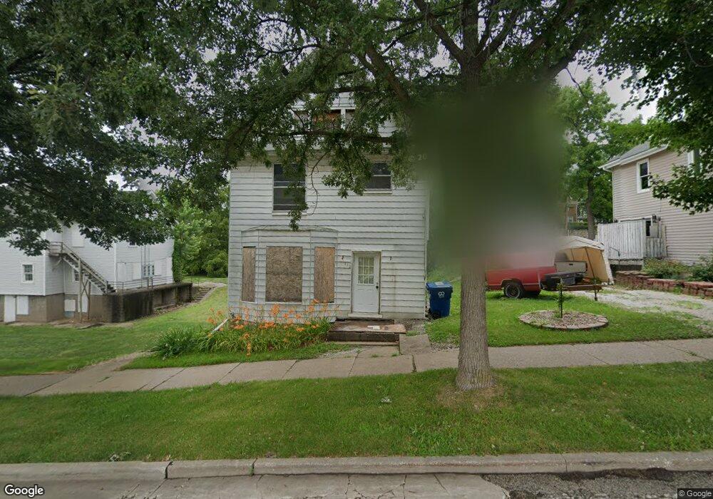 712 Pershing Ave, Davenport, IA 52803 - photo 1