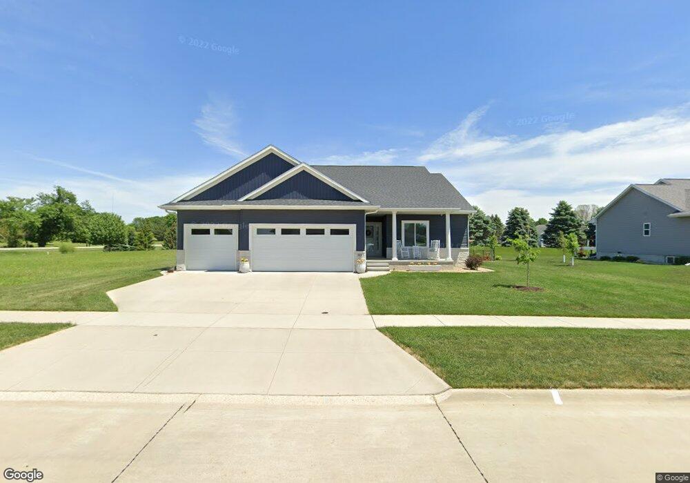 2919 Savannah Dr, Hiawatha, IA 52233 - photo 1