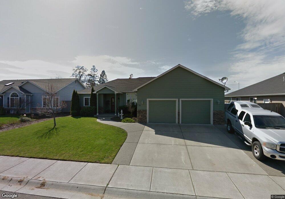 711 Mountain Ave, Central Point, OR 97502 - photo 1