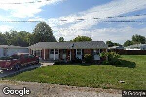 708 Country Ln, Carthage, IL 62321