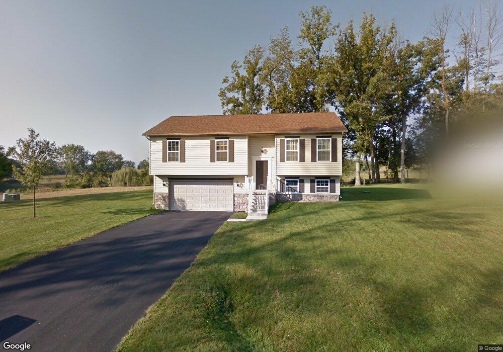 1734 Falcon Ln, Chambersburg, PA 17202 - photo 1