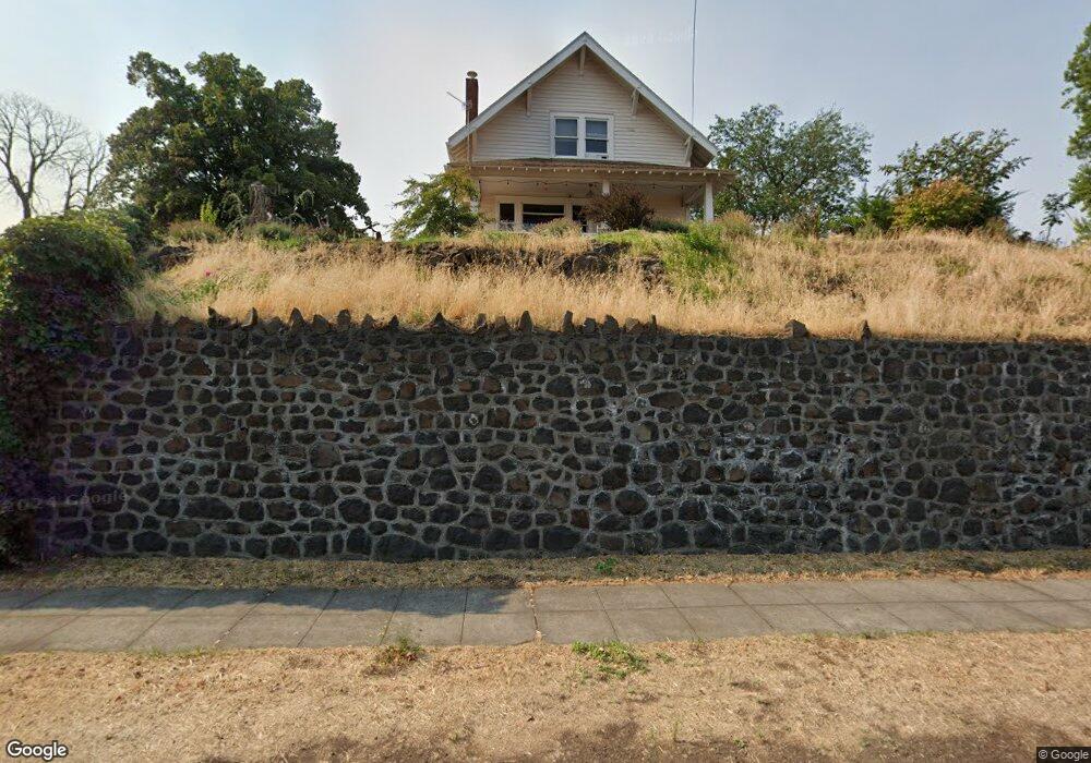 612 E 8th St, the Dalles, OR 97058 - photo 1