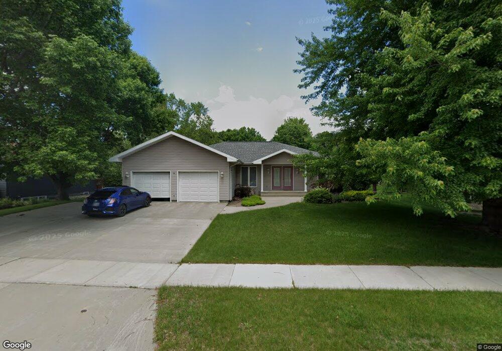 406 Oakmond Ave, Mitchell, SD 57301 - photo 1