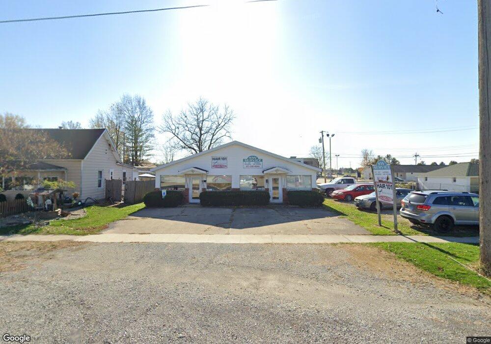 1011 W Edgar Ave, Effingham, IL 62401 - photo 1