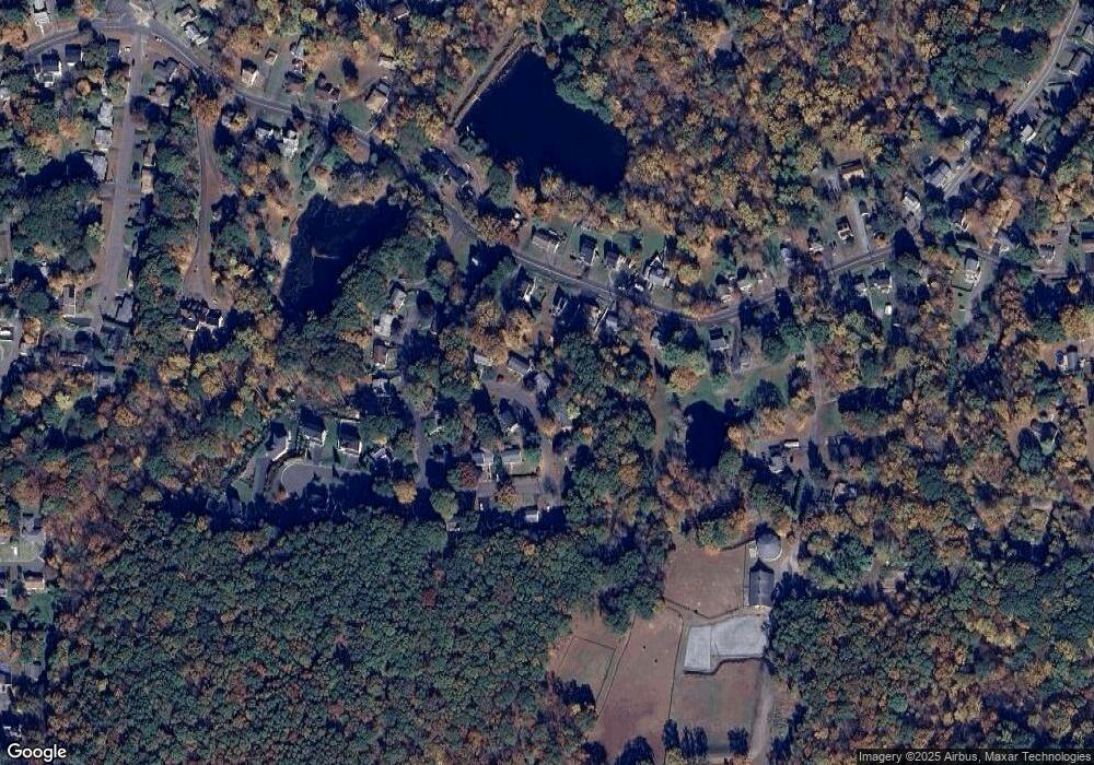 30 Woodcrest Cir, Naugatuck, CT 06770 - photo 1