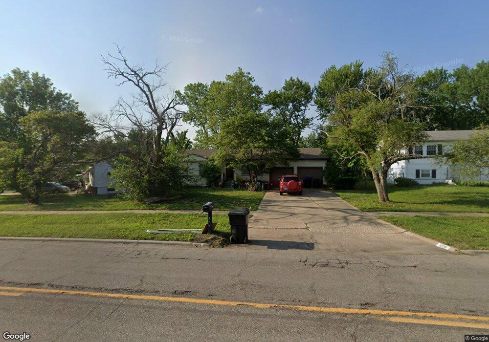 1006 SE 37th St, Topeka, KS 66605 - photo 1
