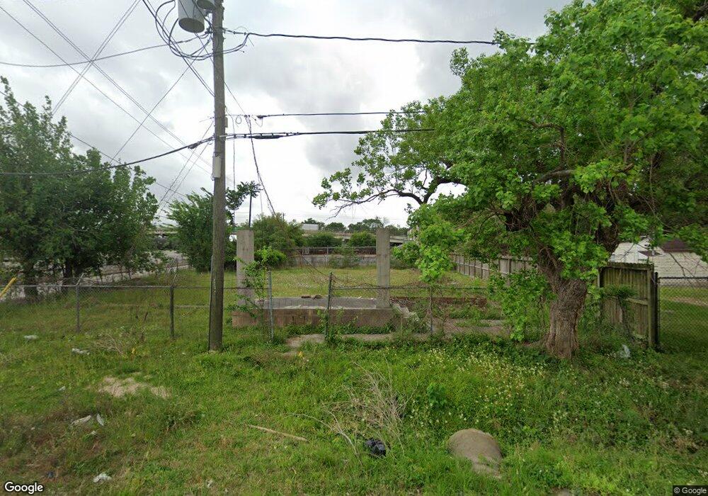 1424 Duff Ln, Houston, TX 77022 - photo 1