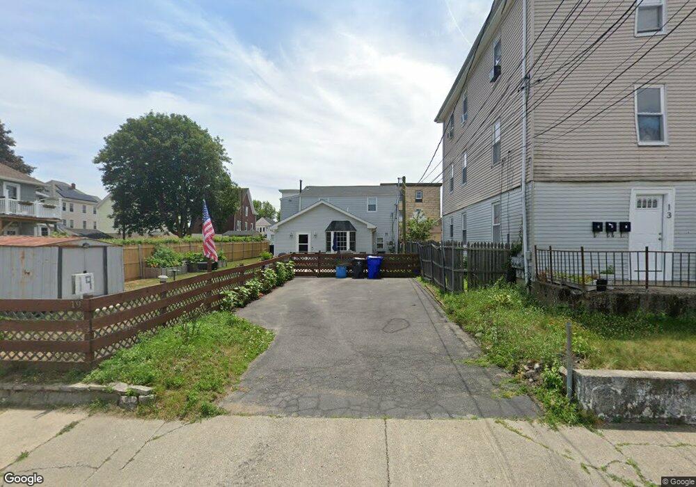 19 Columbine Ave, Pawtucket, RI 02861 - photo 1