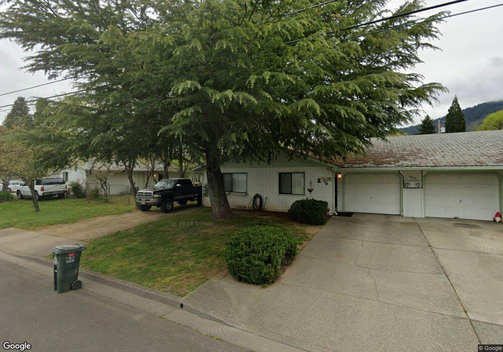 1685 Cloverlawn Dr, Grants Pass, OR 97527 - photo 1