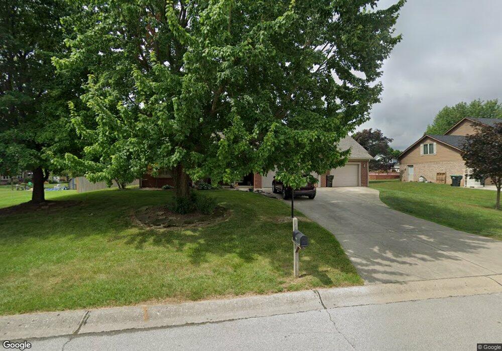 221 Deborah Ln, Whiteland, IN 46184 - photo 1