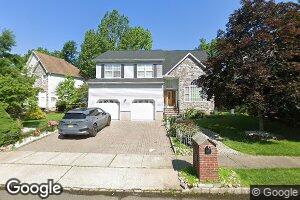 33 Greyhound Ct, Kendall Park, NJ 08824