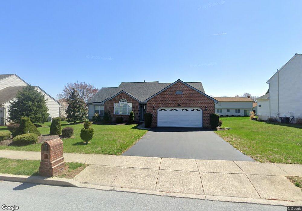 1104 Stonehenge Dr, Reading, PA 19606 - photo 1
