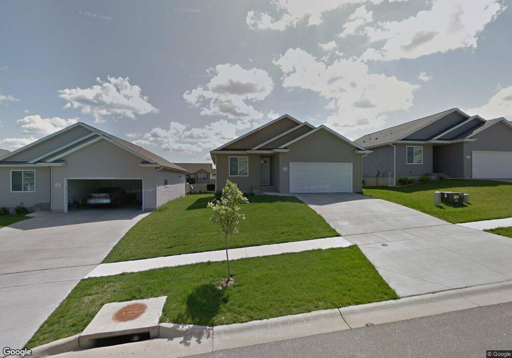 320 Moose Dr NW, Cedar Rapids, IA 52405 - photo 1