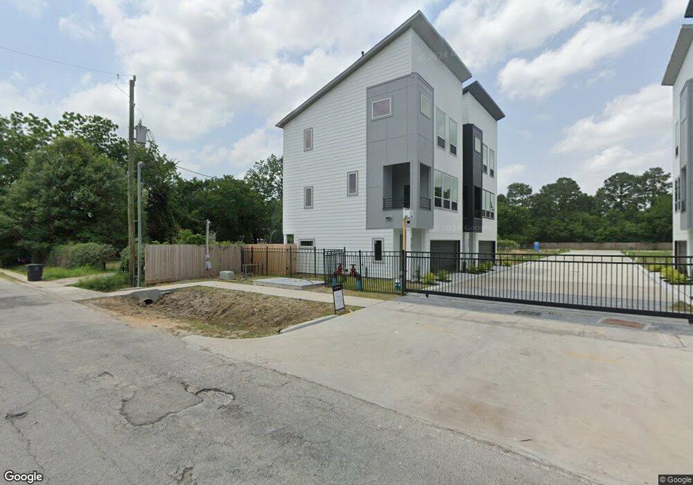 4704 Thornton Villas Ln, Houston, TX 77018 - photo 1
