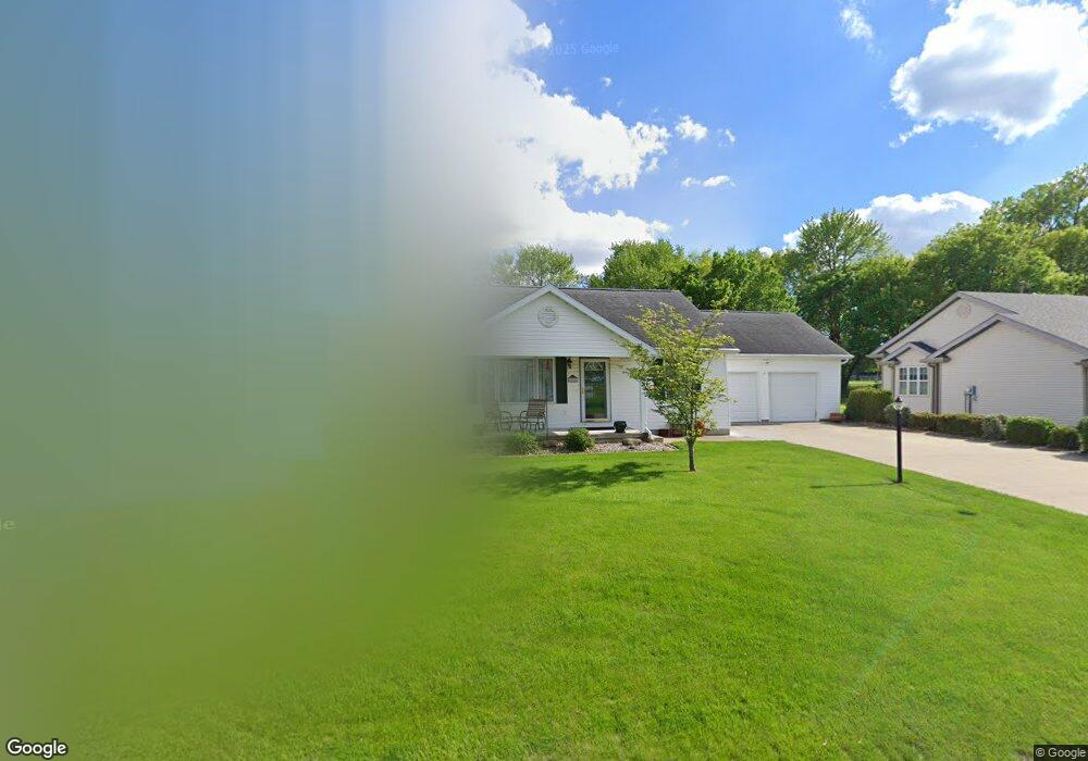 2005 Evergreen Ct, Mattoon, IL 61938 - photo 1