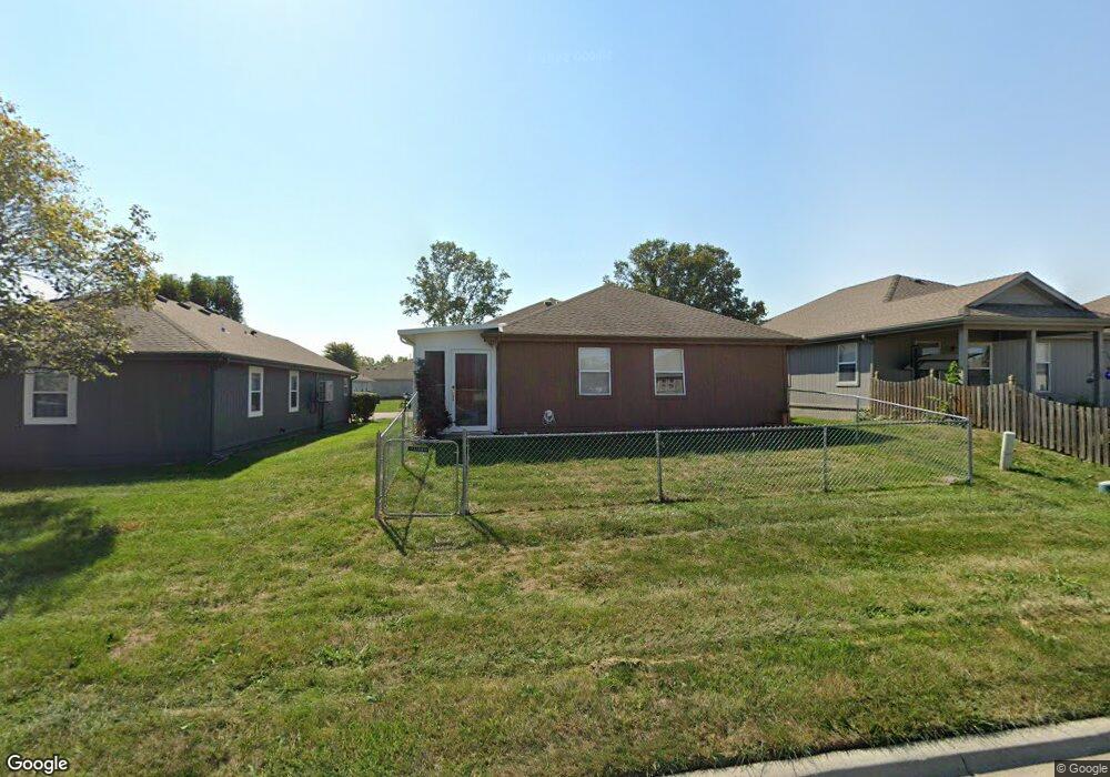 604 Sun Dr, Raymore, MO 64083 - photo 1