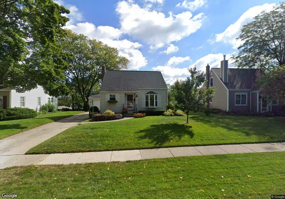 W164N8512 Hiawatha Ave, Menomonee Falls, WI 53051 - photo 1