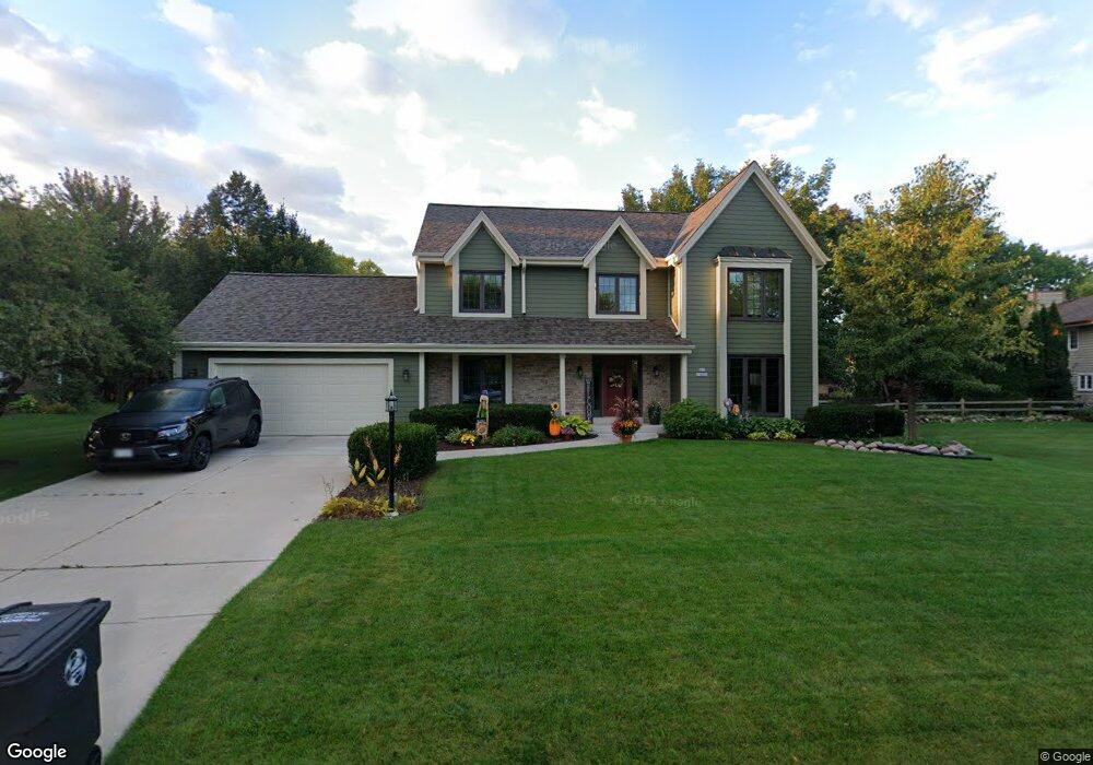 N77W16353 Overlook Dr, Menomonee Falls, WI 53051 - photo 1