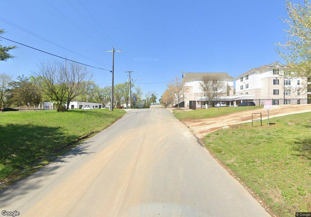 466 W 11th St, Fayetteville, AR 72701 - photo 1