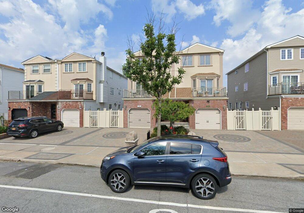 284 Merrymount St, Staten Island, NY 10314 - photo 1