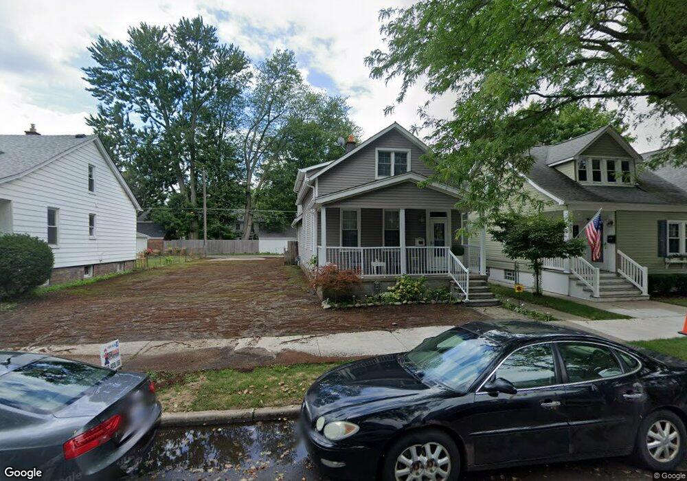 919 Beaconsfield Ave, Grosse Pointe Park, MI 48230 - photo 1