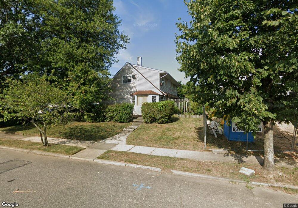 30 Dennis Ln, Bethpage, NY 11714 - photo 1