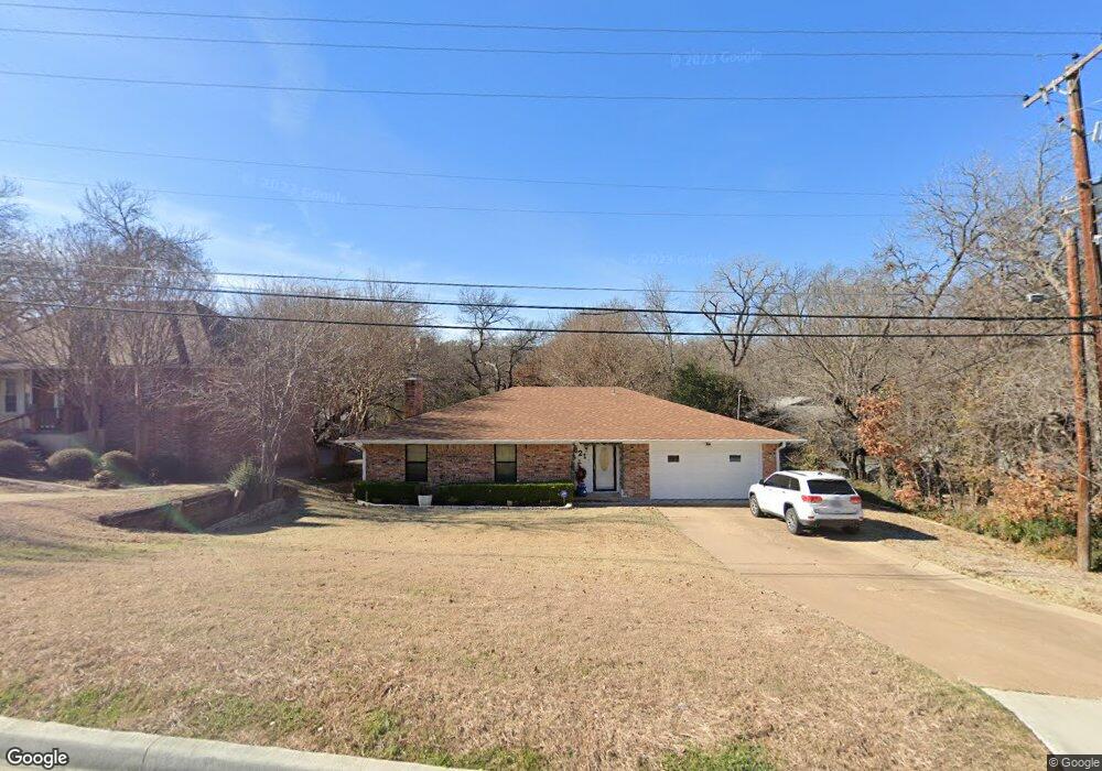 621 NE 5th St, Grand Prairie, TX 75050 - photo 1