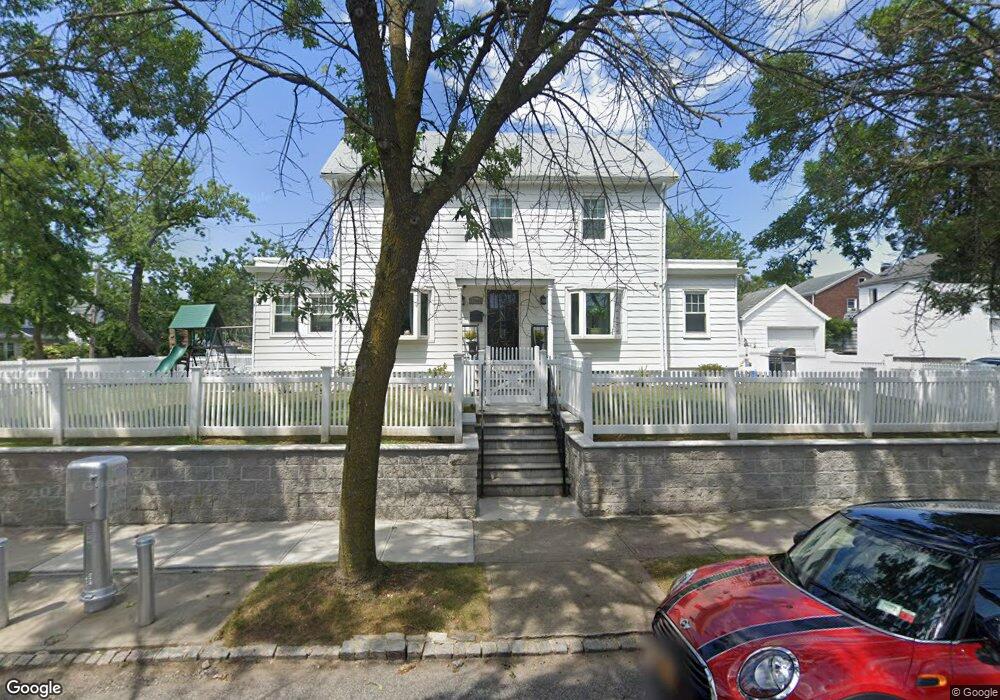 170-05 45th Ave, Flushing, NY 11358 - photo 1