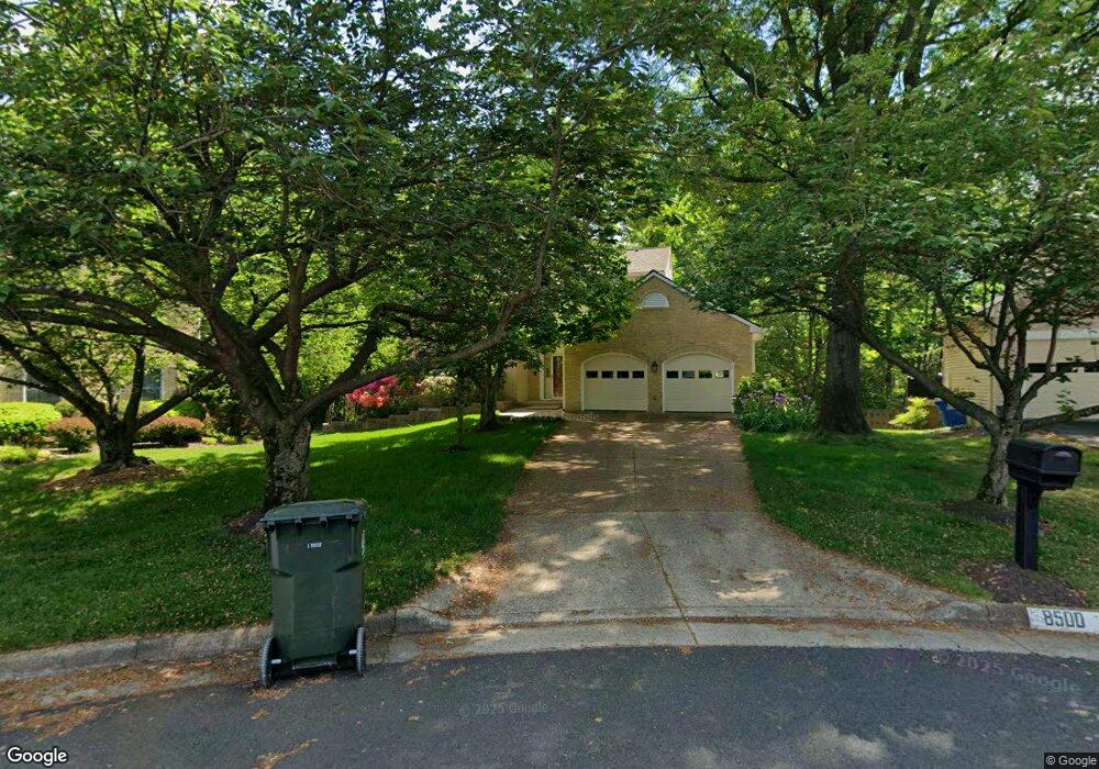 8500 W Oak Place, Vienna, VA 22182 - photo 1