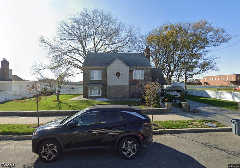 170 Trafalgar Blvd, Island Park, NY 11558 - photo 1