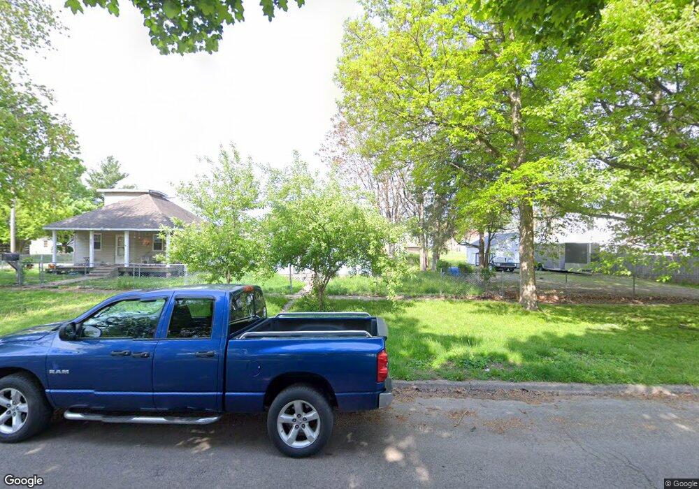 805 N 21st St, Mattoon, IL 61938 - photo 1