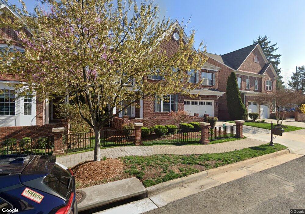 5813 Falls Gate Ct, Falls Church, VA 22041 - photo 1