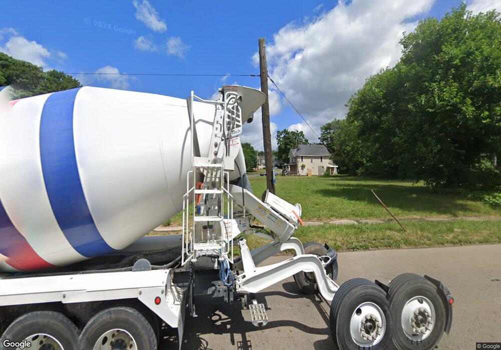 703 Lawrence Rd NE, Canton, OH 44704 - photo 1