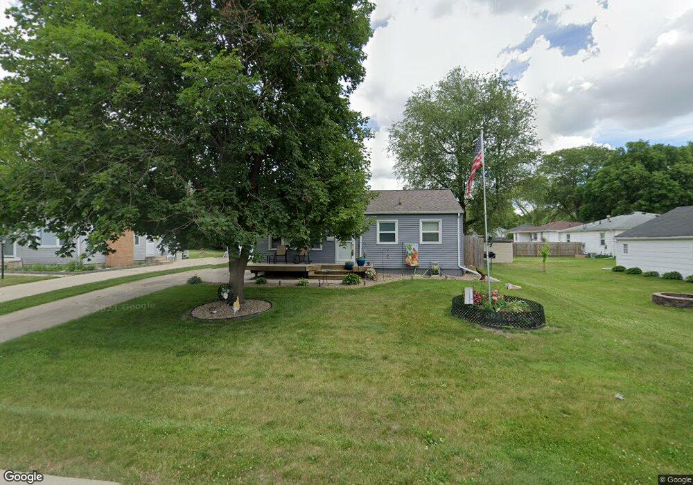 2308 Russell Dr, Cedar Falls, IA 50613 - photo 1