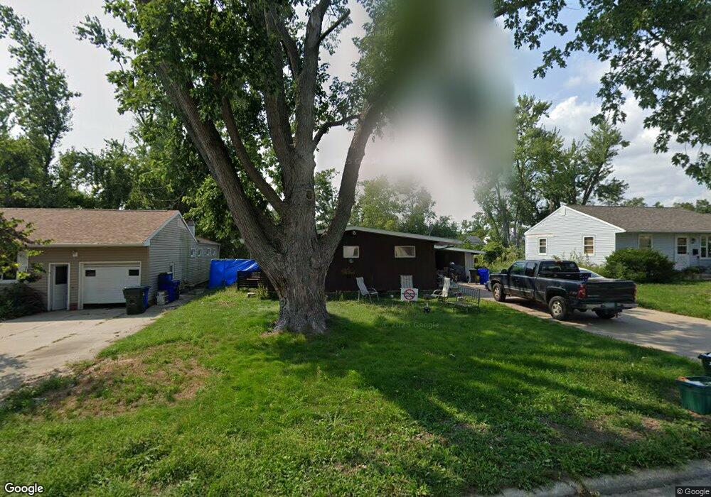 1207 Crestview Dr SE, Cedar Rapids, IA 52403 - photo 1