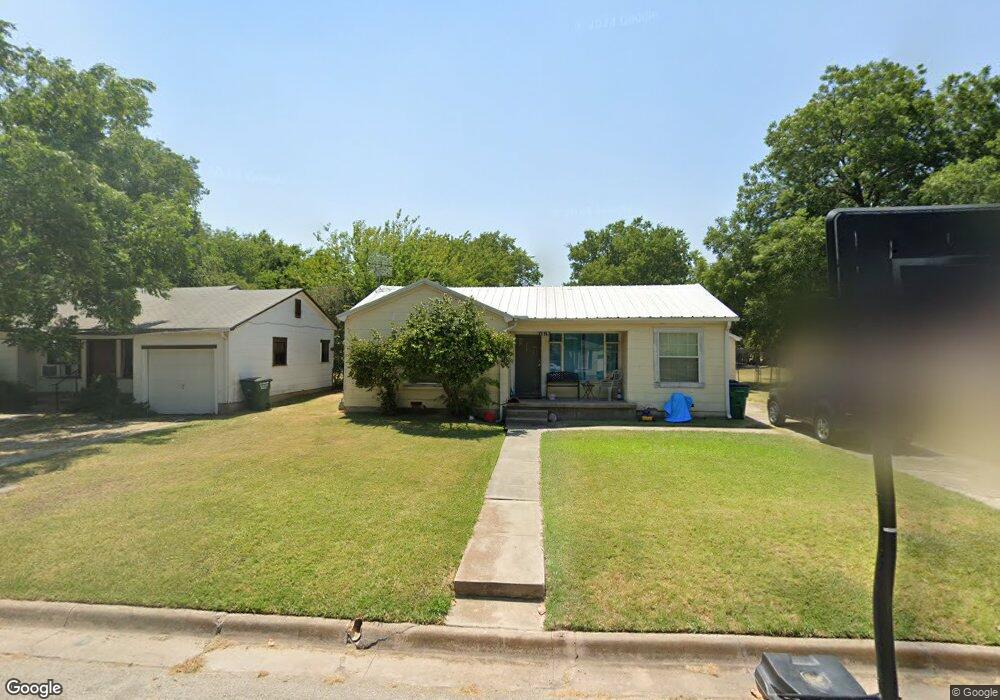 1819 Mill St, Gainesville, TX 76240 - photo 1