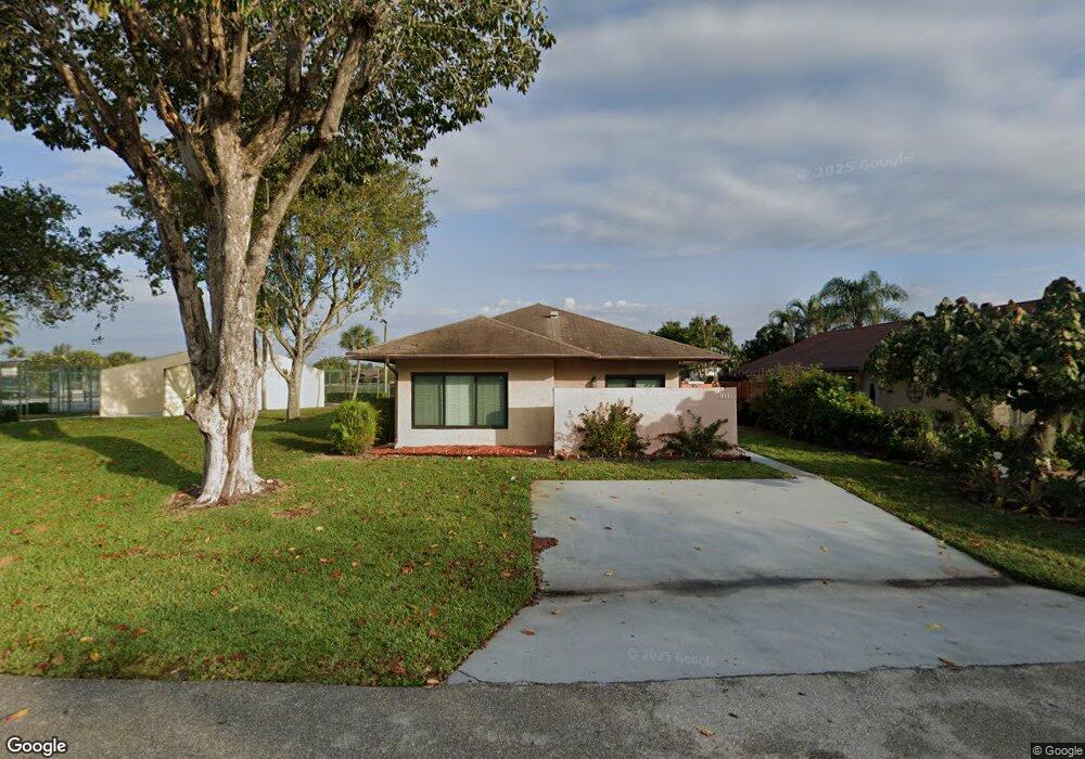 5281 Mendoza St unit 2, West Palm Beach, FL 33415 - photo 1