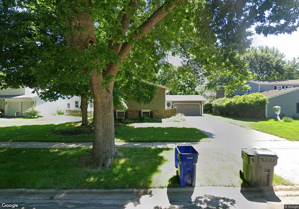 1520 Warbler Dr, Naperville, IL 60565 - photo 1